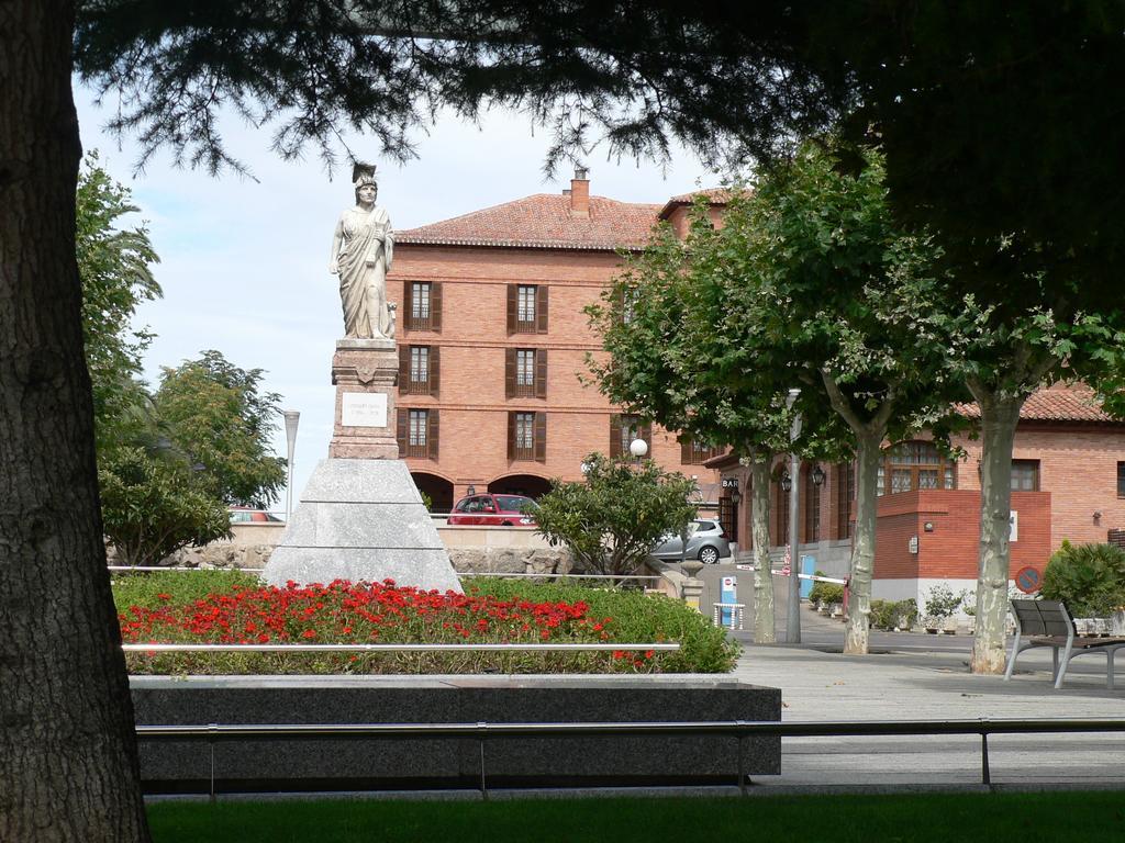 Parador De Calahorra Exteriör bild