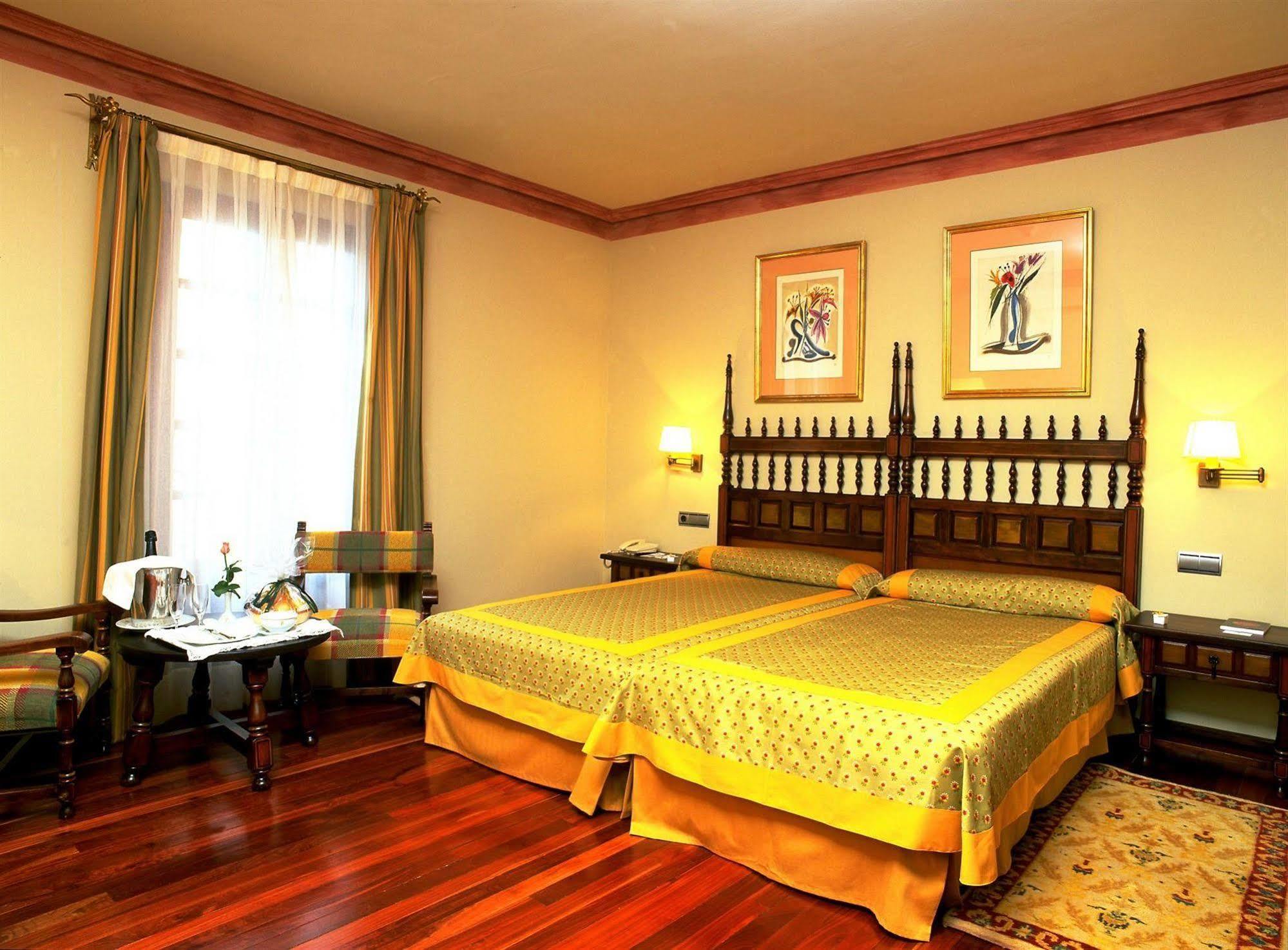 Parador De Calahorra Exteriör bild